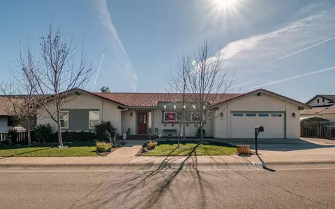 2833 Panorama Dr, Redding, CA 96003 photo 1