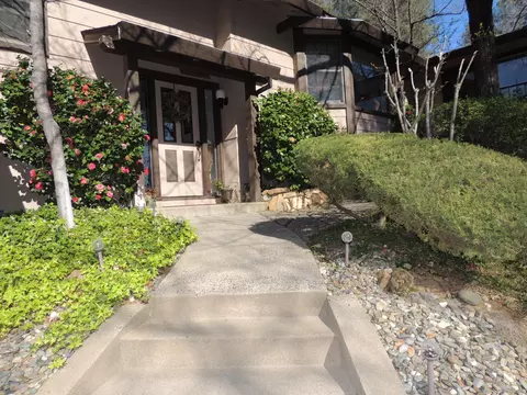 15910 Ganim Ln, Redding, CA 96001 photo 2