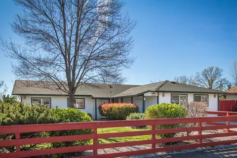 275 Woodhill Dr, Redding, CA 96003 photo 1
