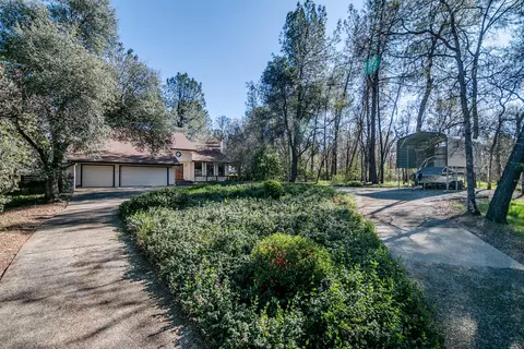 9027 Simmons Rd, Redding, CA 96001 photo 2