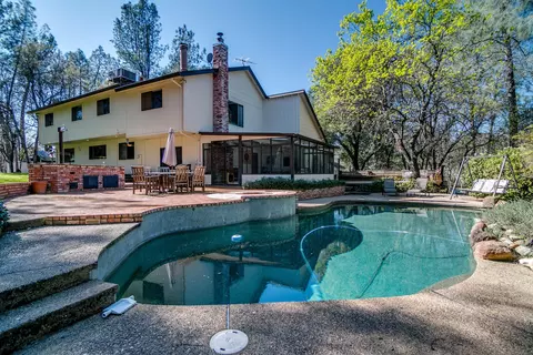 9027 Simmons Rd, Redding, CA 96001 photo 3