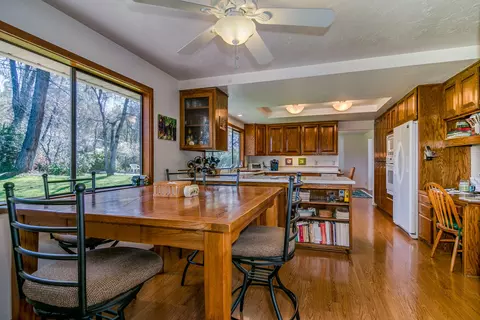 9027 Simmons Rd, Redding, CA 96001 photo 12
