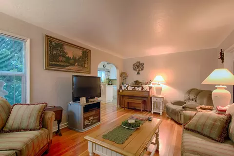 831 South St, Redding, CA 96001 photo 4