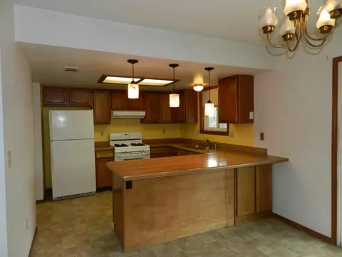 882 Monarch Ct, Redding, CA 96003 photo 2