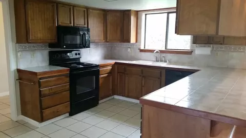 2900 Cove Point Ct, Redding, CA 96001 photo 3