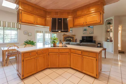 2079 Hope Ln, Redding, CA 96003 photo 6