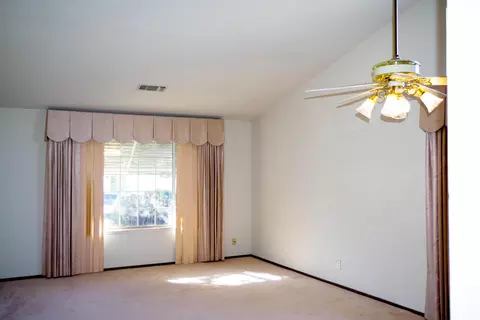565 Vansicklen Way, Redding, CA 96003 photo 3