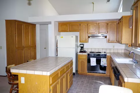 565 Vansicklen Way, Redding, CA 96003 photo 13