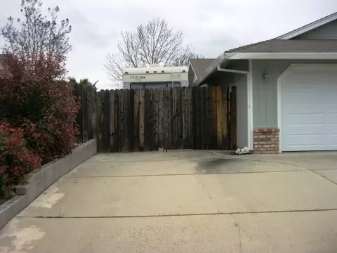 2845 Tropicana Ct, Redding, CA 96003 photo 2