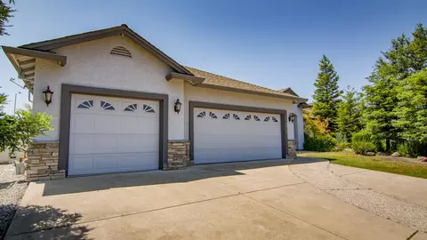 474 River Park Dr, Redding, CA 96003 photo 2