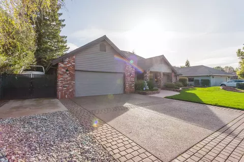3643 Sunbird Ct, Redding, CA 96001 photo 3