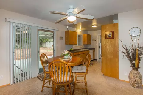 2176 Washington Ave, Redding, CA 96001 photo 3