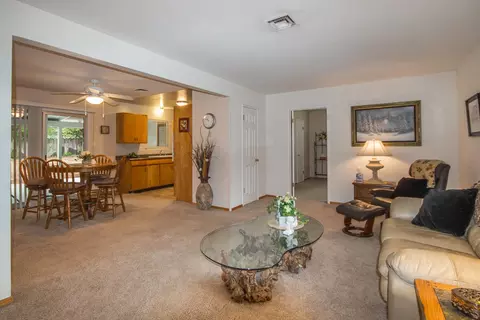 2176 Washington Ave, Redding, CA 96001 photo 2
