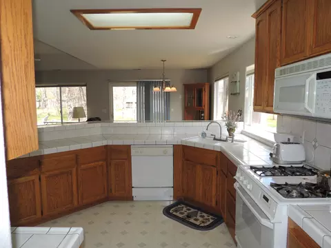 5966 Fairmont Dr, Redding, CA 96003 photo 5