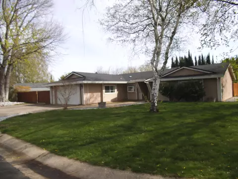 2925 Cove Point Ct, Redding, CA 96001 photo 2