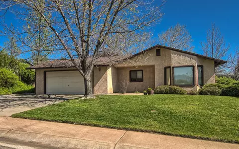 1199 Nighthawk Ln, Redding, CA 96003 photo 1
