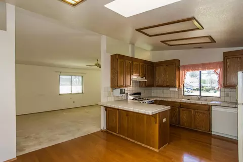 1199 Nighthawk Ln, Redding, CA 96003 photo 3