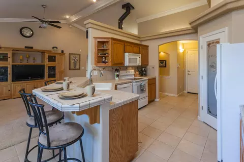 5908 La Quinta Ct, Redding, CA 96003 photo 7