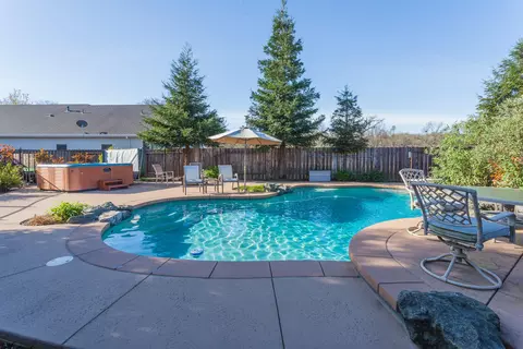 5908 La Quinta Ct, Redding, CA 96003 photo 1