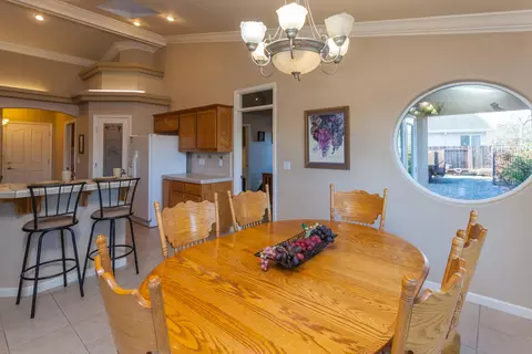 5908 La Quinta Ct, Redding, CA 96003 photo 11