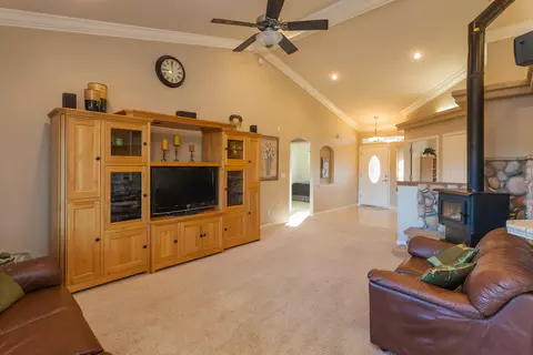 5908 La Quinta Ct, Redding, CA 96003 photo 4