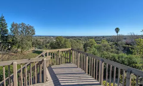 266 Kingswood Ct, Redding, CA 96003 photo 1