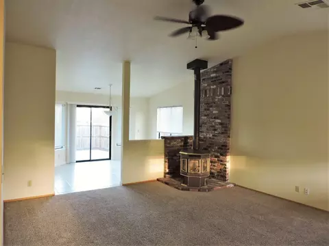 1482 Spaniel Ct, Redding, CA 96003 photo 2