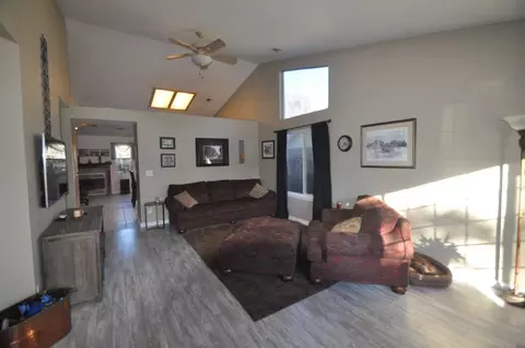 670 Alamine Dr, Redding, CA 96003 photo 4