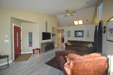 670 Alamine Dr, Redding, CA 96003 photo 5