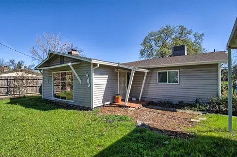8219 Green Acres Ln, Redding, CA 96002 photo 2