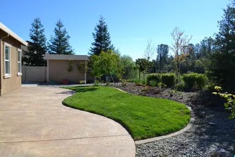 4547 Chinook Dr, Redding, CA 96002 photo 2
