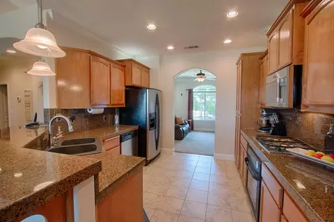 1517 Brinn Dr, Redding, CA 96001 photo 4
