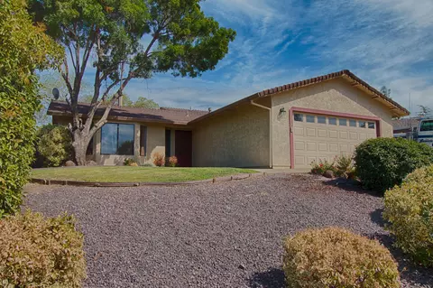 1079 Nighthawk Ln, Redding, CA 96003 photo 1