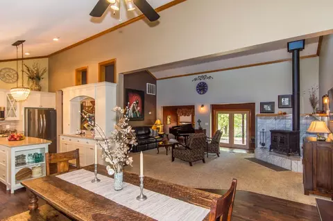 15945 Frontiersman Dr, Redding, CA 96001 photo 9