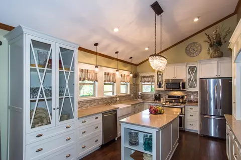 15945 Frontiersman Dr, Redding, CA 96001 photo 1