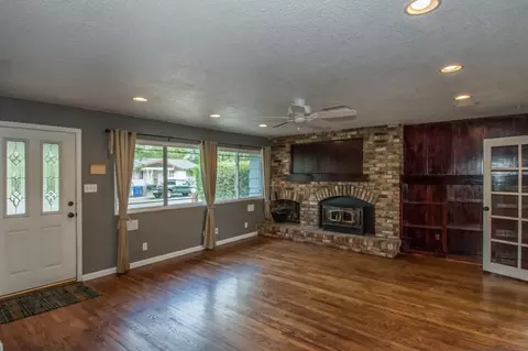 6952 River Dr, Redding, CA 96001 photo 5