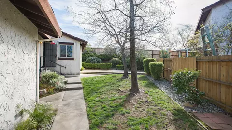 735 Coffeeberry Ln, Redding, CA 96003 photo 2