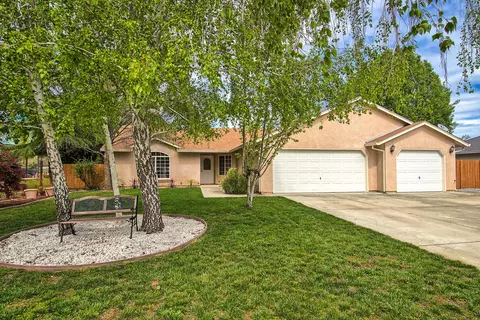 3244 Seedling Dr, Redding, CA 96001 photo 1