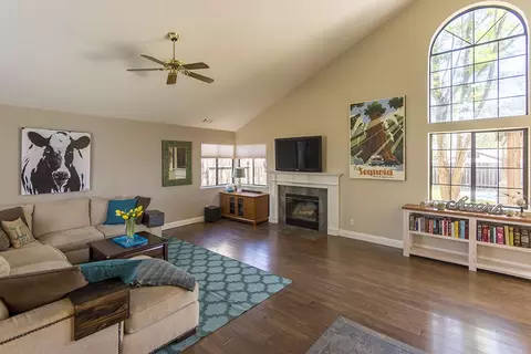 2113 Hacienda St, Redding, CA 96003 photo 2