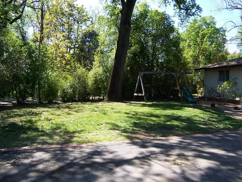 5878 Live Oak Ln, Redding, CA 96001 photo 3