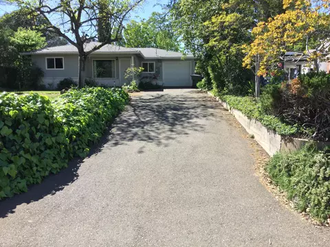 1430 Pleasant St, Redding, CA 96001 photo 3