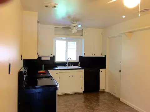 1430 Pleasant St, Redding, CA 96001 photo 5