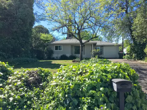 1430 Pleasant St, Redding, CA 96001 photo 1