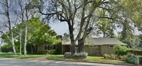 1115 Redbud Dr, Redding, CA 96001 photo 1