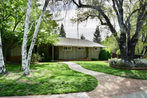 1115 Redbud Dr, Redding, CA 96001 photo 2