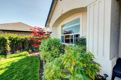 1001 Rollingview Dr, Redding, CA 96003 photo 4