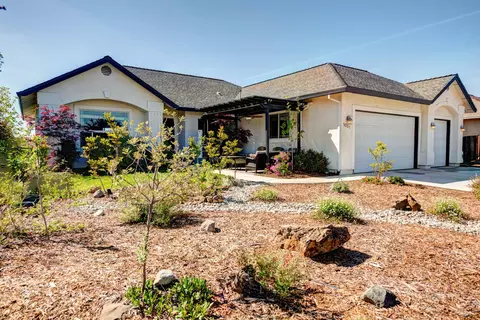 1001 Rollingview Dr, Redding, CA 96003 photo 2
