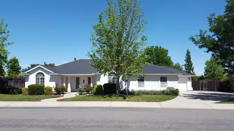 3830 Sunglow Dr, Redding, CA 96001 photo 1