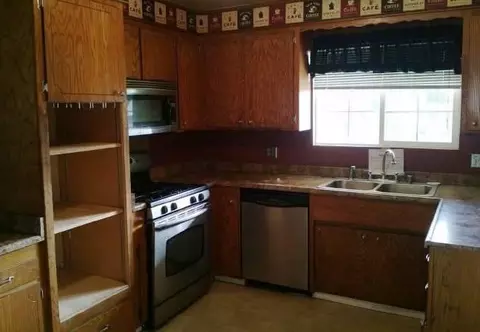 3560 Riverview Dr, Redding, CA 96001 photo 7