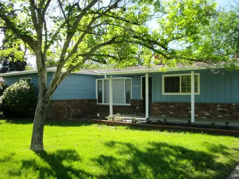 3121 Sacramento Dr, Redding, CA 96001 photo 2
